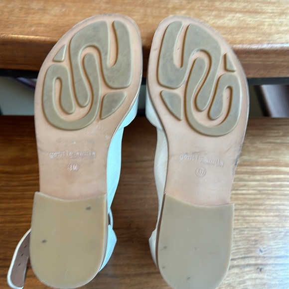 Gentle Souls by Kenneth Cole (Gracey) - Picture 4 of 8